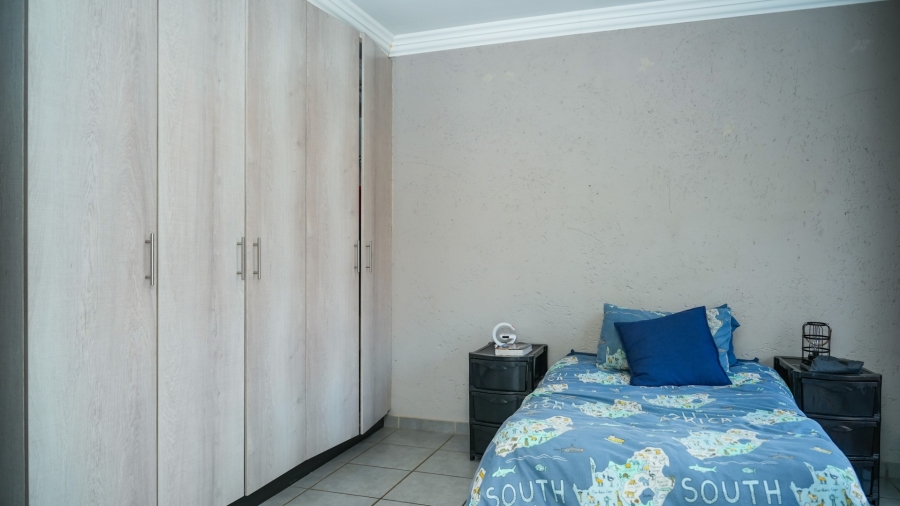 6 Bedroom Property for Sale in Flamwood North West